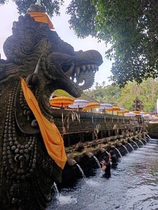 Święte źródło Tirta Empul